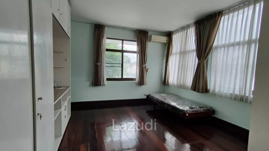 Prime Location Home Office for rent in Sukhumvit 49