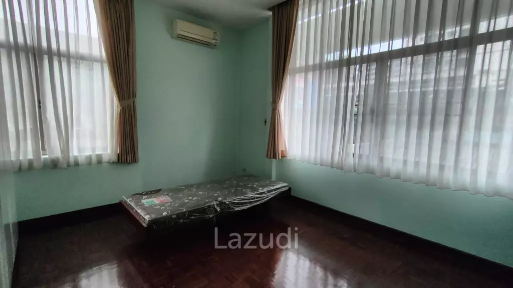 Prime Location Home Office for rent in Sukhumvit 49
