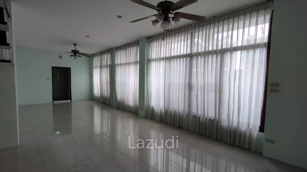 Prime Location Home Office for rent in Sukhumvit 49