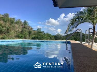 SEARIDGE : Luxury 3 Bed Penthouse Condo