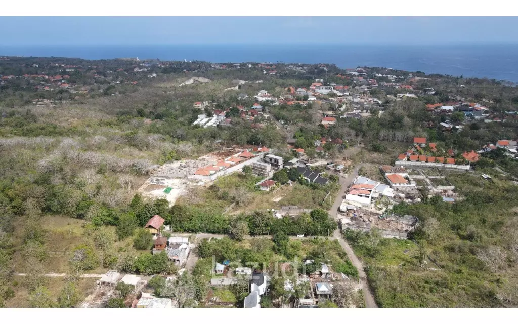 Expansive Land in Padang Padang with Promising Future Potential