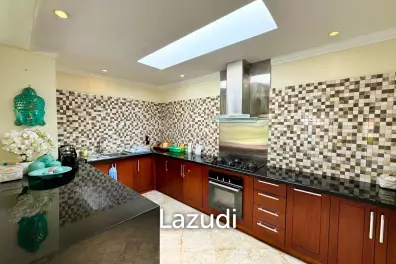 EXPANSIVE VILLA WITH BEACHSIDE CONVENIENCE IN SANUR