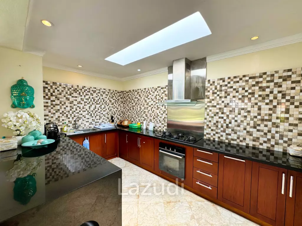 EXPANSIVE VILLA WITH BEACHSIDE CONVENIENCE IN SANUR