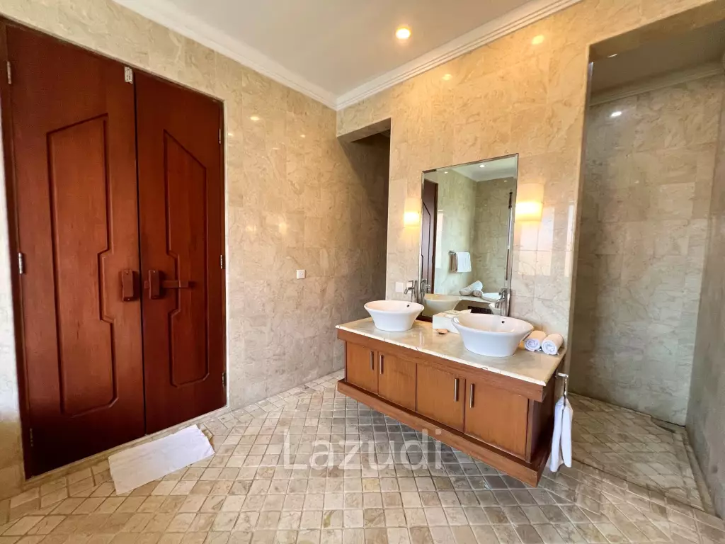 EXPANSIVE VILLA WITH BEACHSIDE CONVENIENCE IN SANUR
