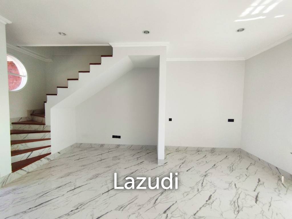 COZY TWO-STORY TOWNHOUSE NEAR SEMINYAK AND CANGGU