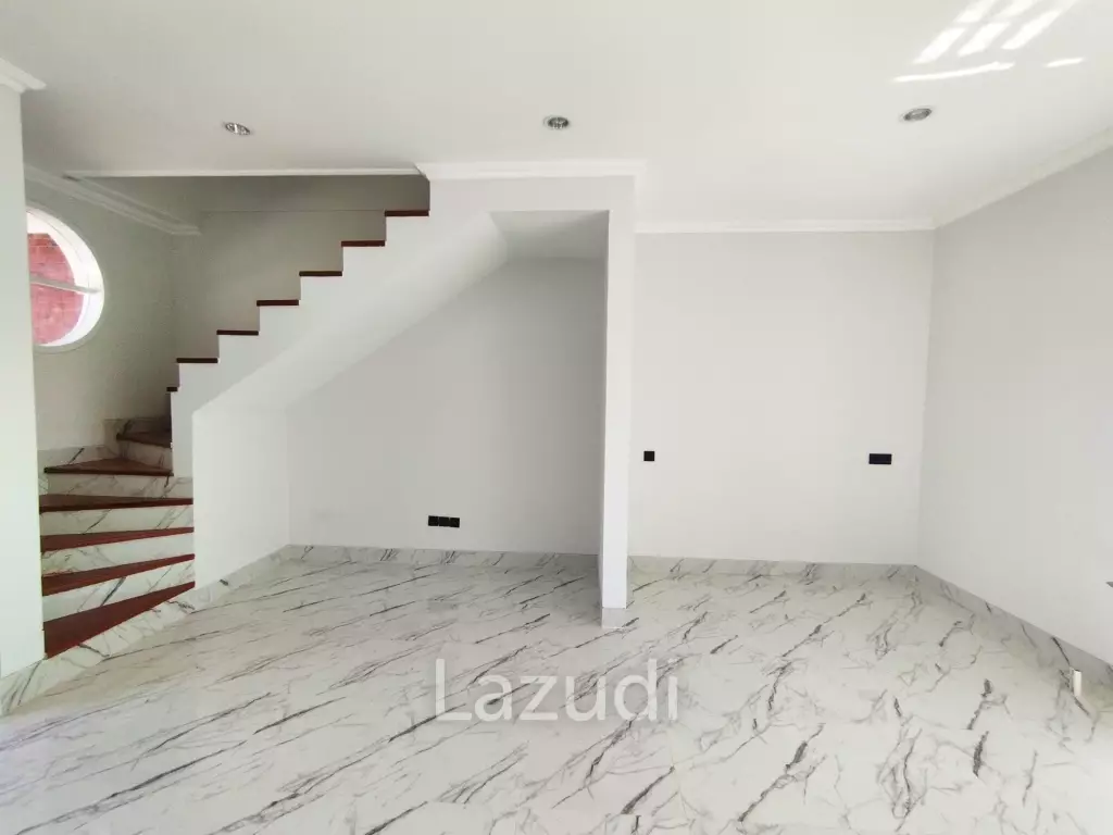 COZY TWO-STORY TOWNHOUSE NEAR SEMINYAK AND CANGGU