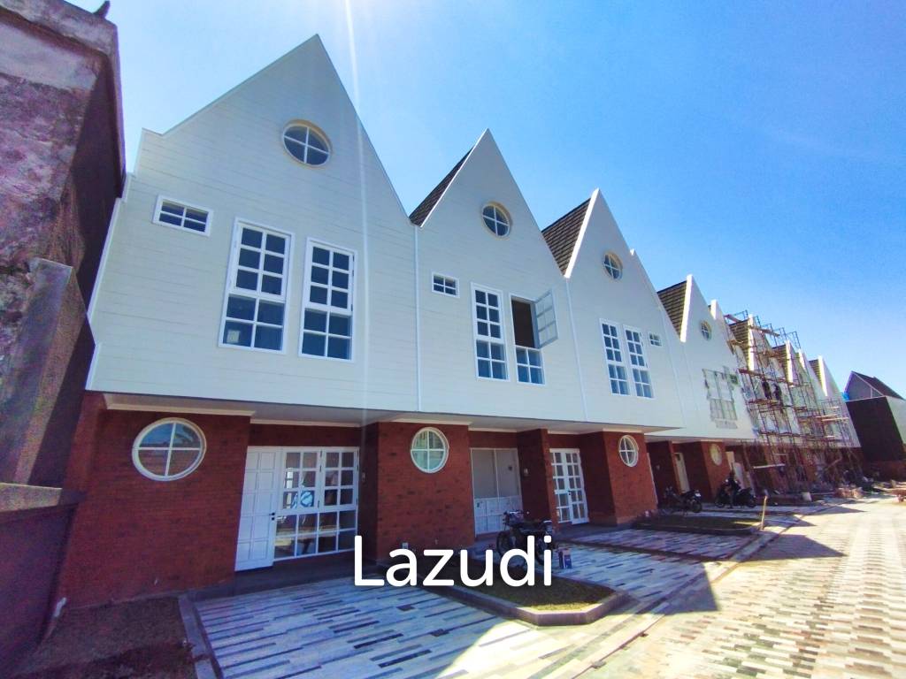 COZY TWO-STORY TOWNHOUSE NEAR SEMINYAK AND CANGGU