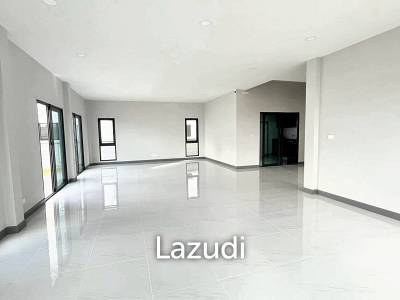 5 Bedrooms 6 Bathrooms 416 SQ.M The City Bangna