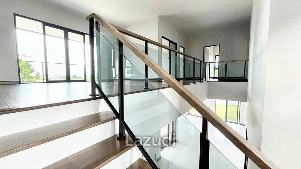 5 Bedrooms 6 Bathrooms 416 SQ.M The City Bangna