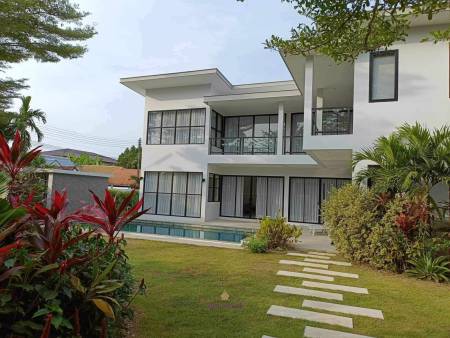 Modern Standalone Villa in Cherng Talay