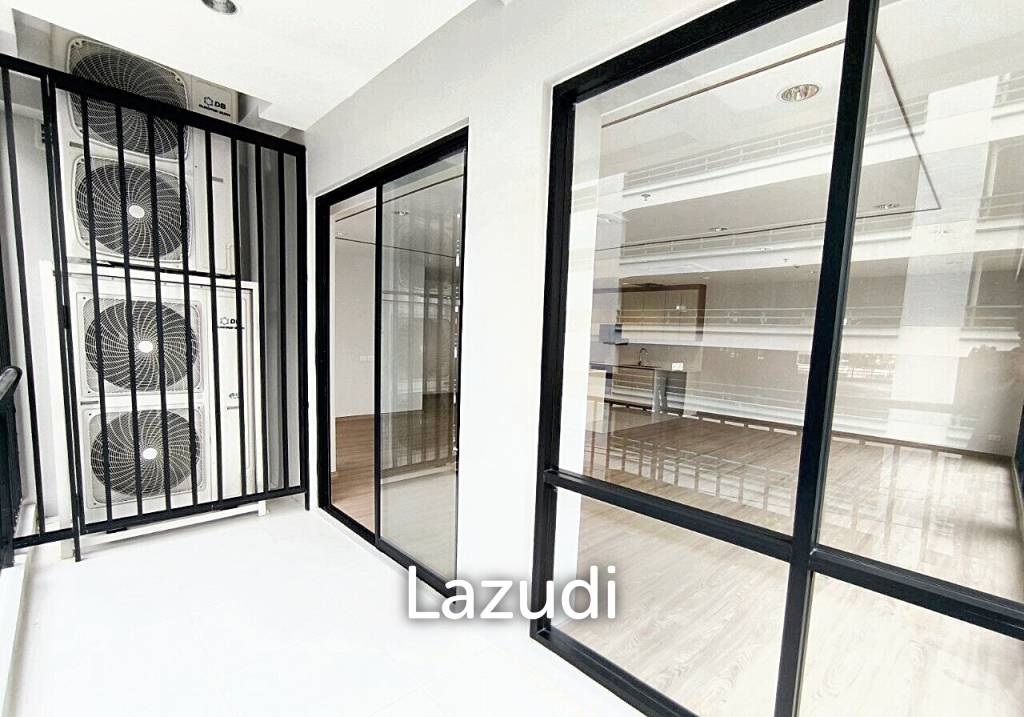 2 Bedrooms 2 Bathrooms 113 SQ.M Sathorn 111