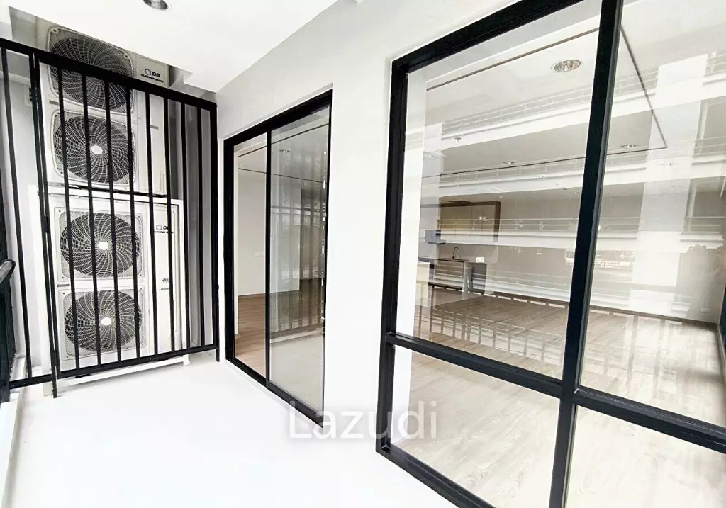 2 Bedrooms 2 Bathrooms 113 SQ.M Sathorn 111