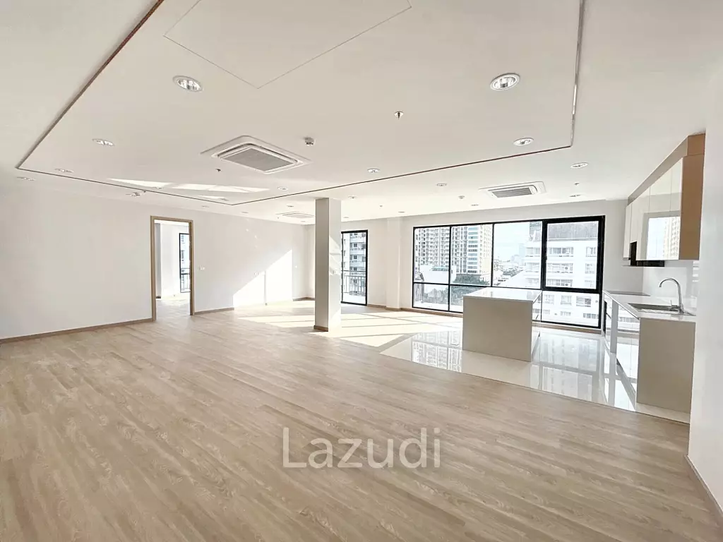 3 Bedrooms 3 Bathrooms 189 SQ.M Sathorn 111