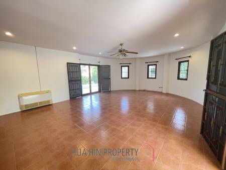 Summerland: Spanish-style pool villa with 6 bedrooms and 4 bathrooms