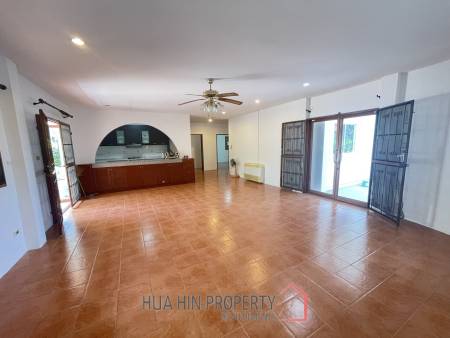 Summerland: Spanish-style pool villa with 6 bedrooms and 4 bathrooms