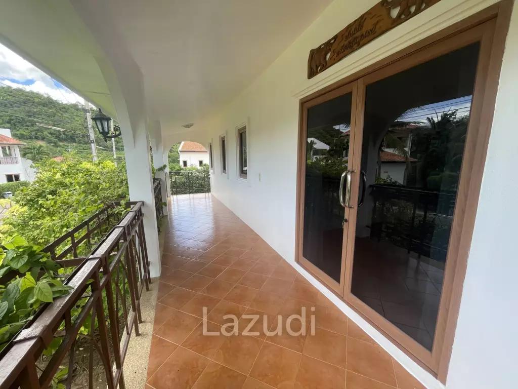 Summerland: Spanish-style pool villa with 6 bedrooms and 4 bathrooms