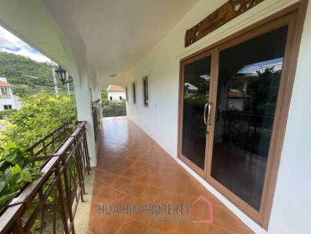 Summerland: Spanish-style pool villa with 6 bedrooms and 4 bathrooms