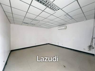 Warehouse for rent in Huaykwang