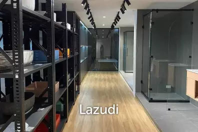 Retail/Showroom for takeover: Town in Town