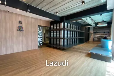 Retail/Showroom for takeover: Town in Town