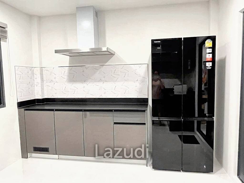 5 Bedrooms 6 Bathrooms 416 SQ.M The City Bangna