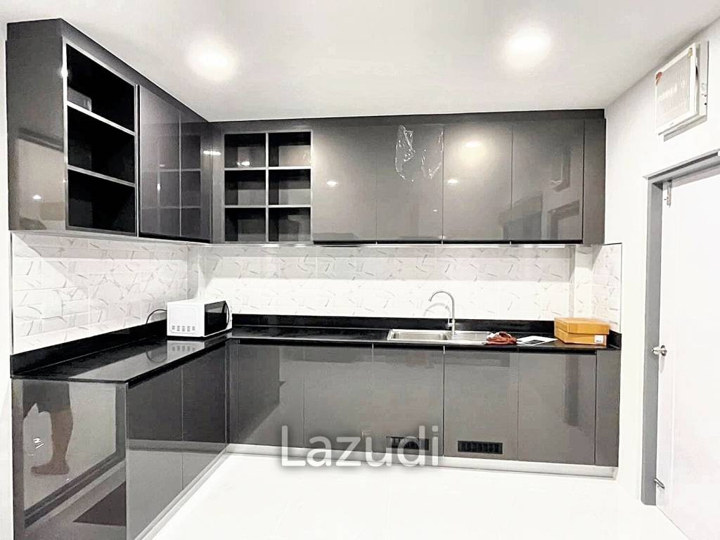 5 Bedrooms 6 Bathrooms 416 SQ.M The City Bangna