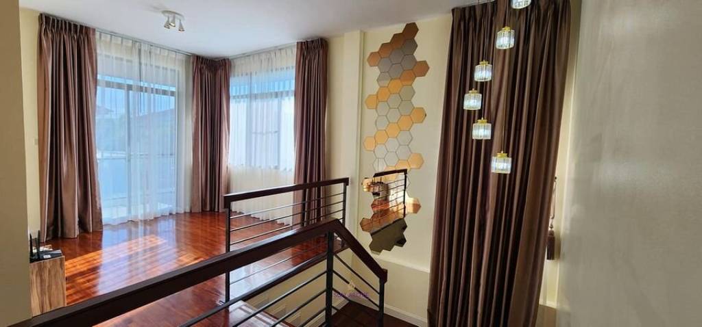 Corner unit 4-bedroom house at 88 Land and House, Koh Kaew