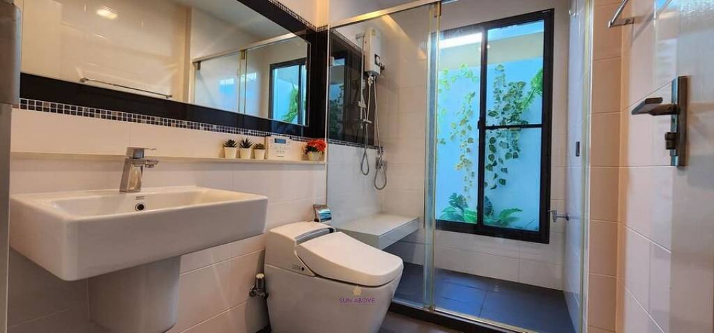 Corner unit 4-bedroom house at 88 Land and House, Koh Kaew