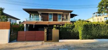 Corner unit 4-bedroom house at 88 Land and House, Koh Kaew