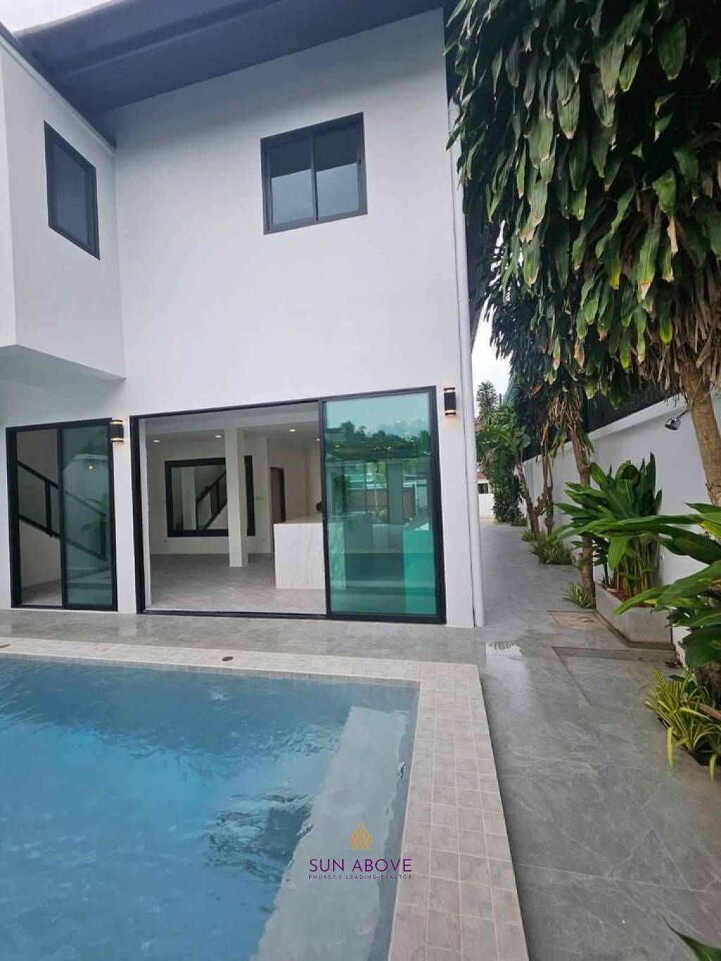 Newly Renovated 4-Bedroom Villa In Saiyuan. Rawai