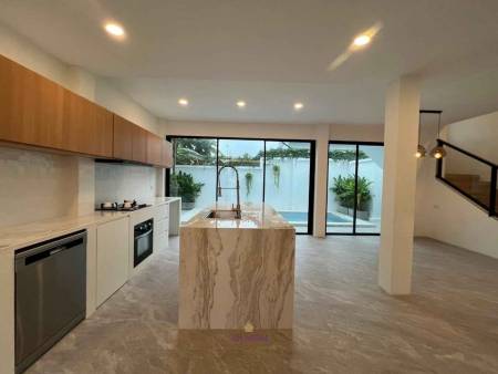 Newly Renovated 4-Bedroom Villa In Saiyuan. Rawai