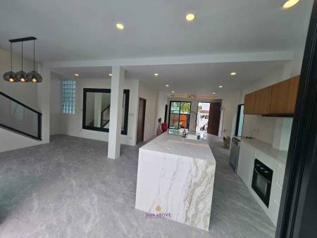 Newly Renovated 4-Bedroom Villa In Saiyuan. Rawai