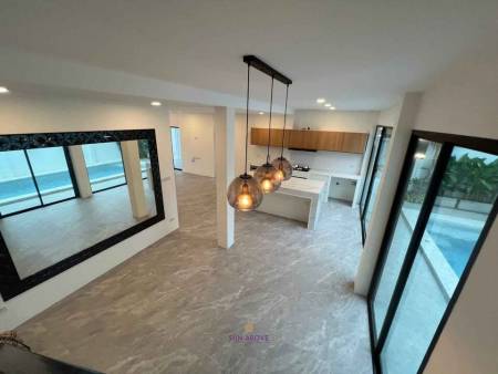 Newly Renovated 4-Bedroom Villa In Saiyuan. Rawai