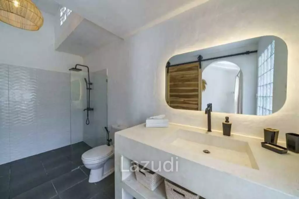Stunning villa walking distance to Double six Beach