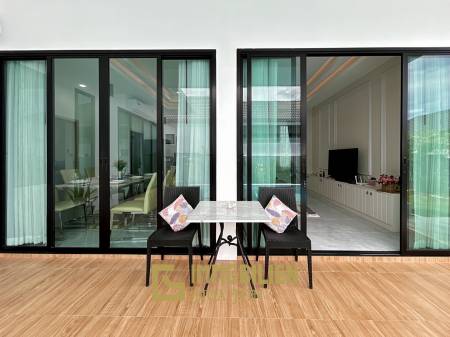 AILEEN VILLA: Modern 3 Bed 3 Bath Pool Villa in Soi 88