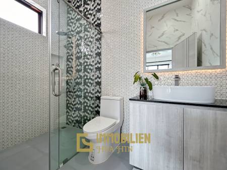 AILEEN VILLA: Moderne Pool Villa mit 3 Schlafzimmern und 3 Bädern in der Soi 88