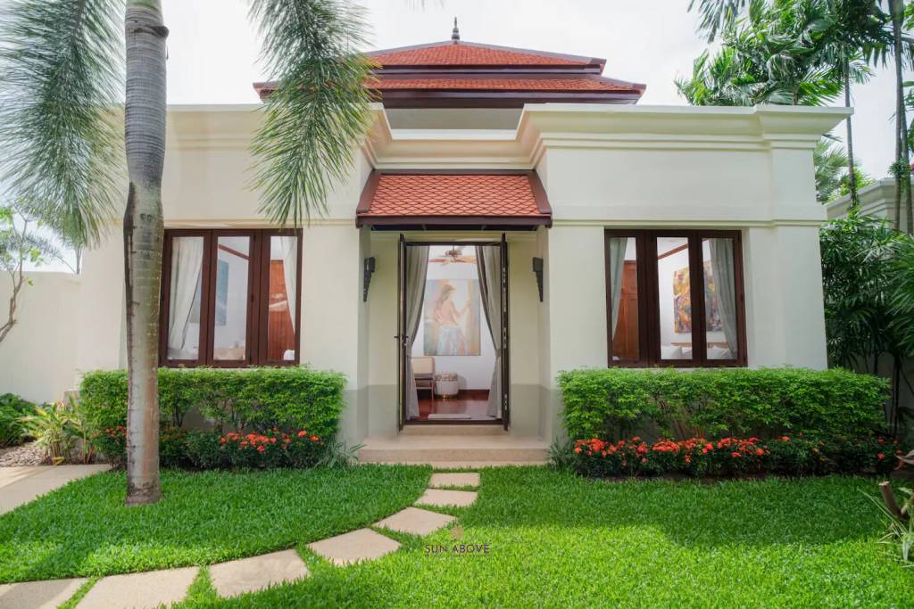 Stunning 6-Bedroom Villa in Sai Taan Phase II, Bang Tao