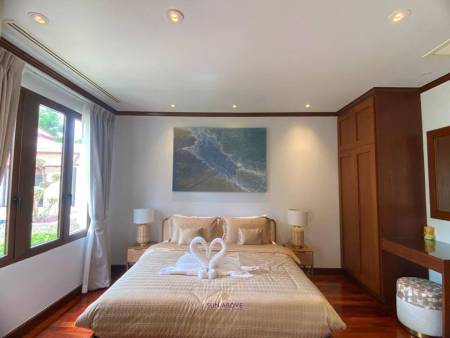 Stunning 6-Bedroom Villa in Sai Taan Phase II, Bang Tao