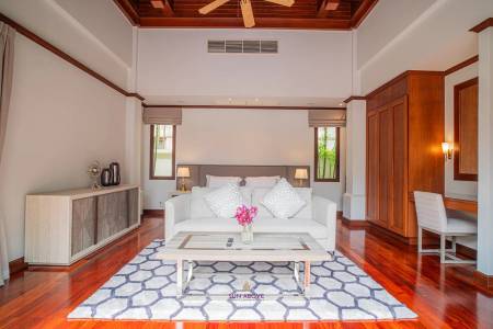 Stunning 6-Bedroom Villa in Sai Taan Phase II, Bang Tao