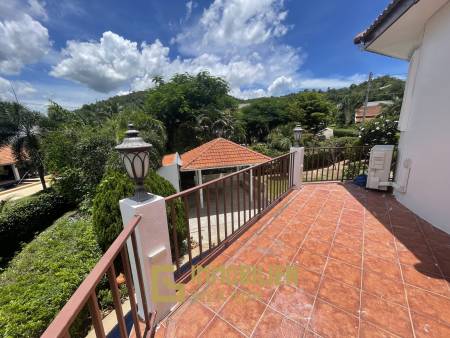 Summerland: Spanish-style pool villa with 6 bedrooms and 4 bathrooms