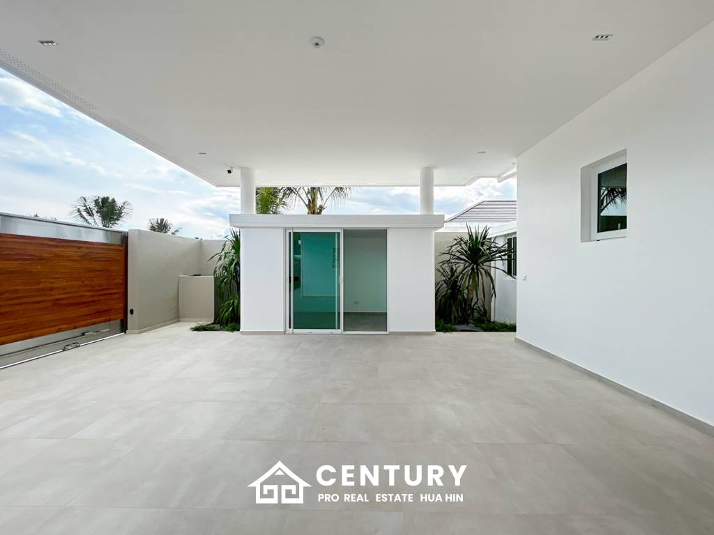 637 ตร.ม 3 เตียง 3 อาบน้ำ วิลล่า For ขาย