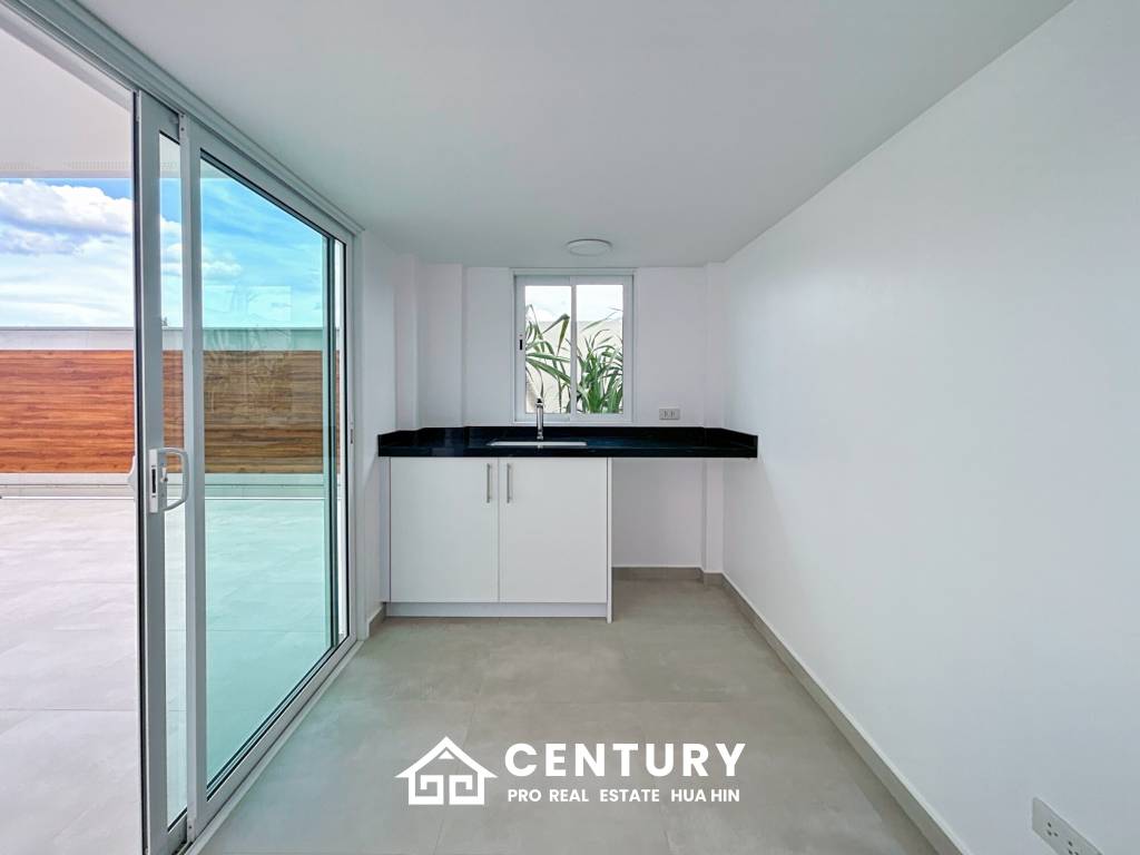 637 ตร.ม 3 เตียง 3 อาบน้ำ วิลล่า For ขาย