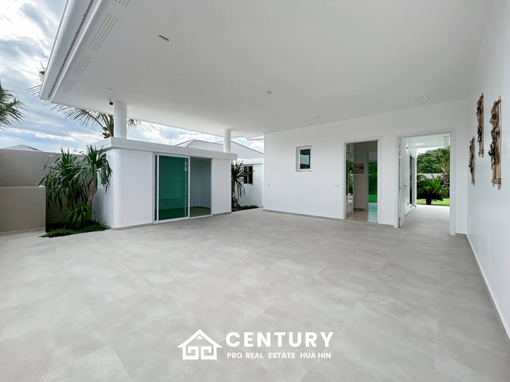 637 ตร.ม 3 เตียง 3 อาบน้ำ วิลล่า For ขาย