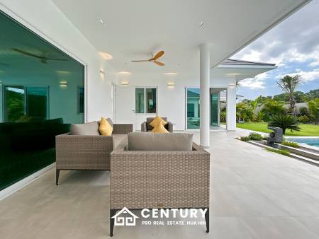 637 ตร.ม 3 เตียง 3 อาบน้ำ วิลล่า For ขาย