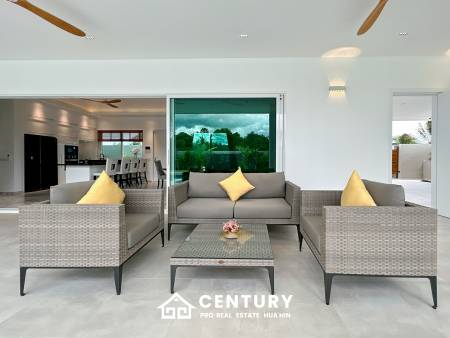 637 ตร.ม 3 เตียง 3 อาบน้ำ วิลล่า For ขาย