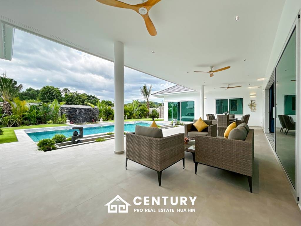 637 ตร.ม 3 เตียง 3 อาบน้ำ วิลล่า For ขาย