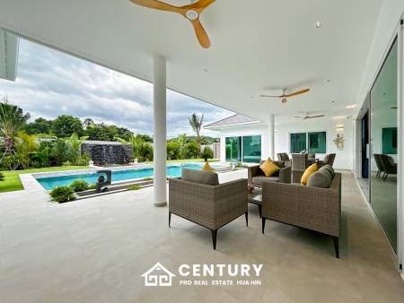 637 ตร.ม 3 เตียง 3 อาบน้ำ วิลล่า For ขาย