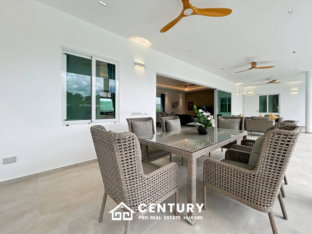 637 ตร.ม 3 เตียง 3 อาบน้ำ วิลล่า For ขาย