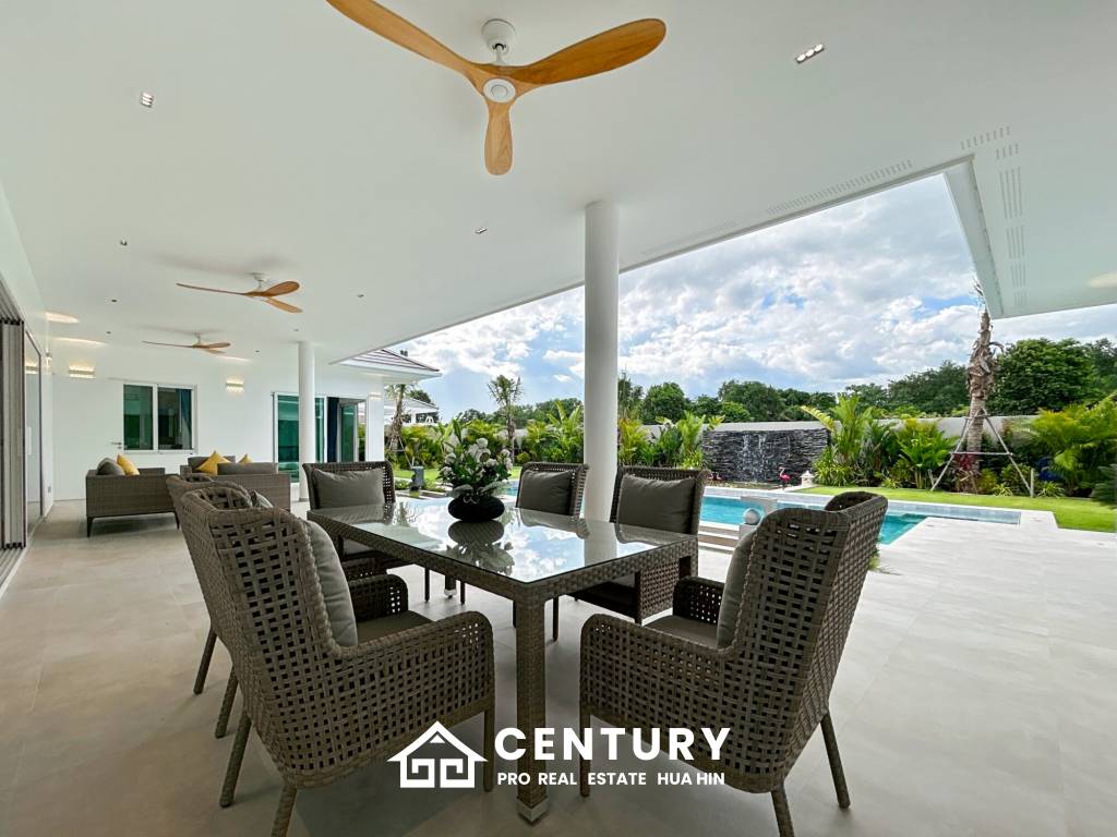 637 ตร.ม 3 เตียง 3 อาบน้ำ วิลล่า For ขาย