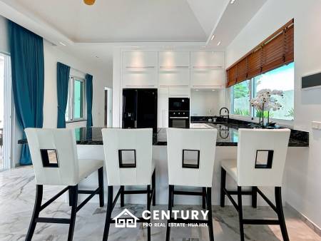 637 ตร.ม 3 เตียง 3 อาบน้ำ วิลล่า For ขาย